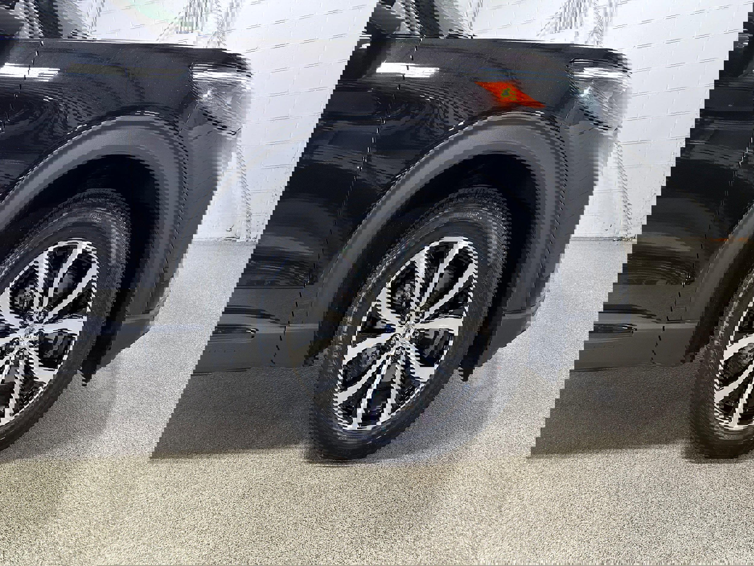 Certified 2025 Ford Explorer ST-Line image 28