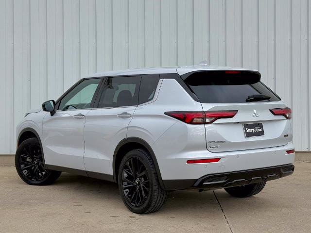Used 2024 Mitsubishi Outlander SE Black Edition AWD/4WD image 4