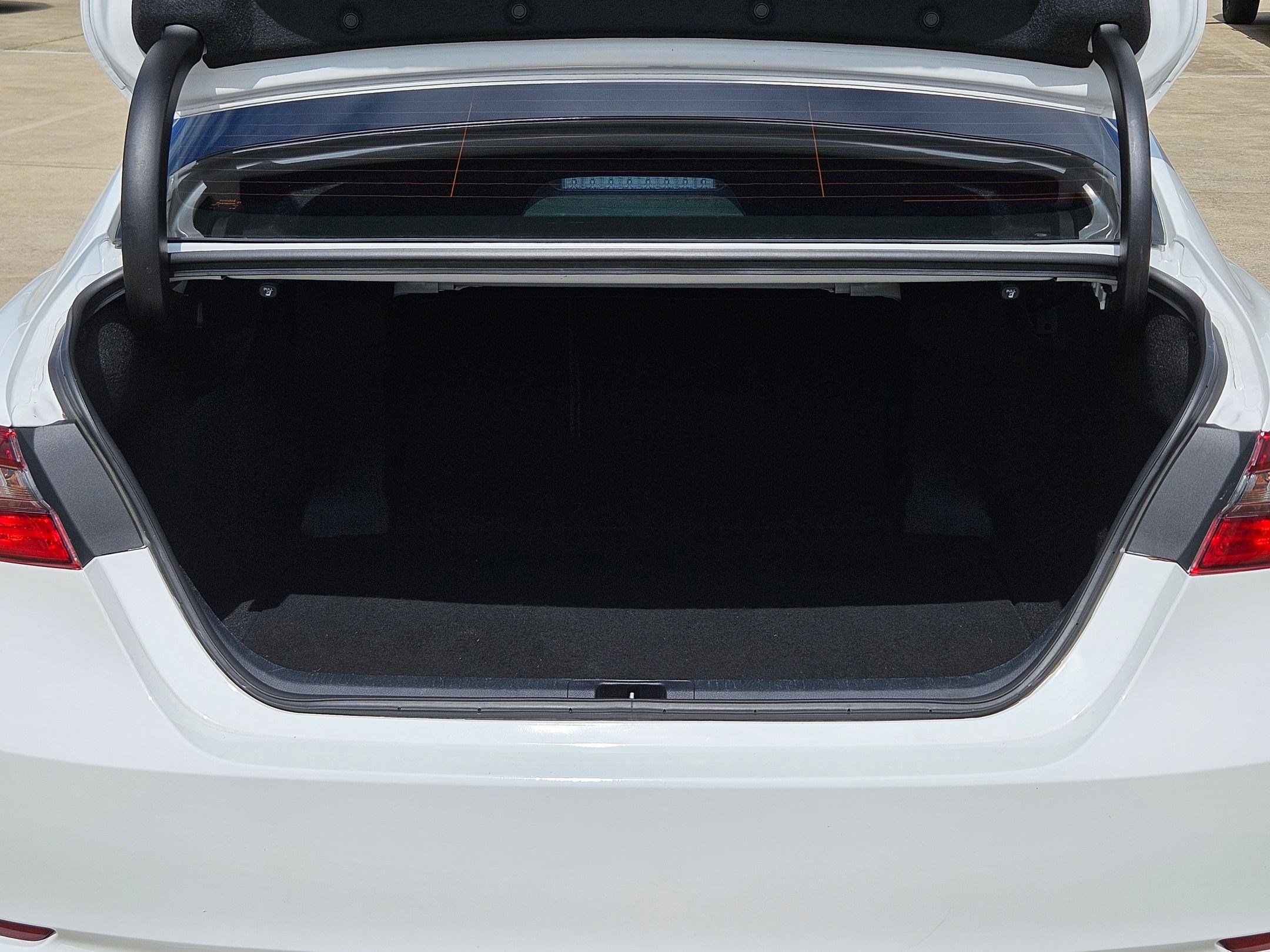 Used 2022 Toyota Camry SE FWD image 28