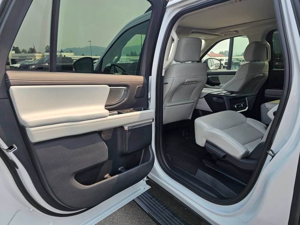Certified 2025 Ford Expedition Max Platinum w/ Driver's Package AWD/4WD image 18