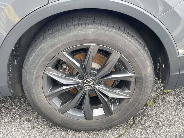 Used 2023 Volkswagen Tiguan SE w/ Panoramic Sunroof Package FWD image 11