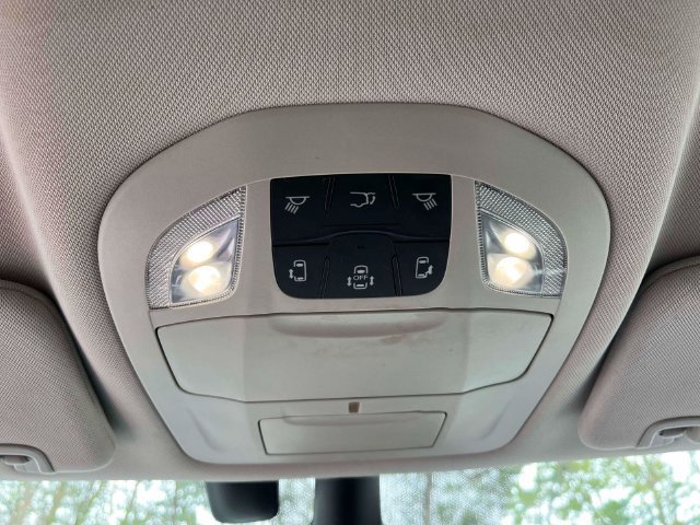 Used 2022 Chrysler Pacifica Touring-L FWD image 36
