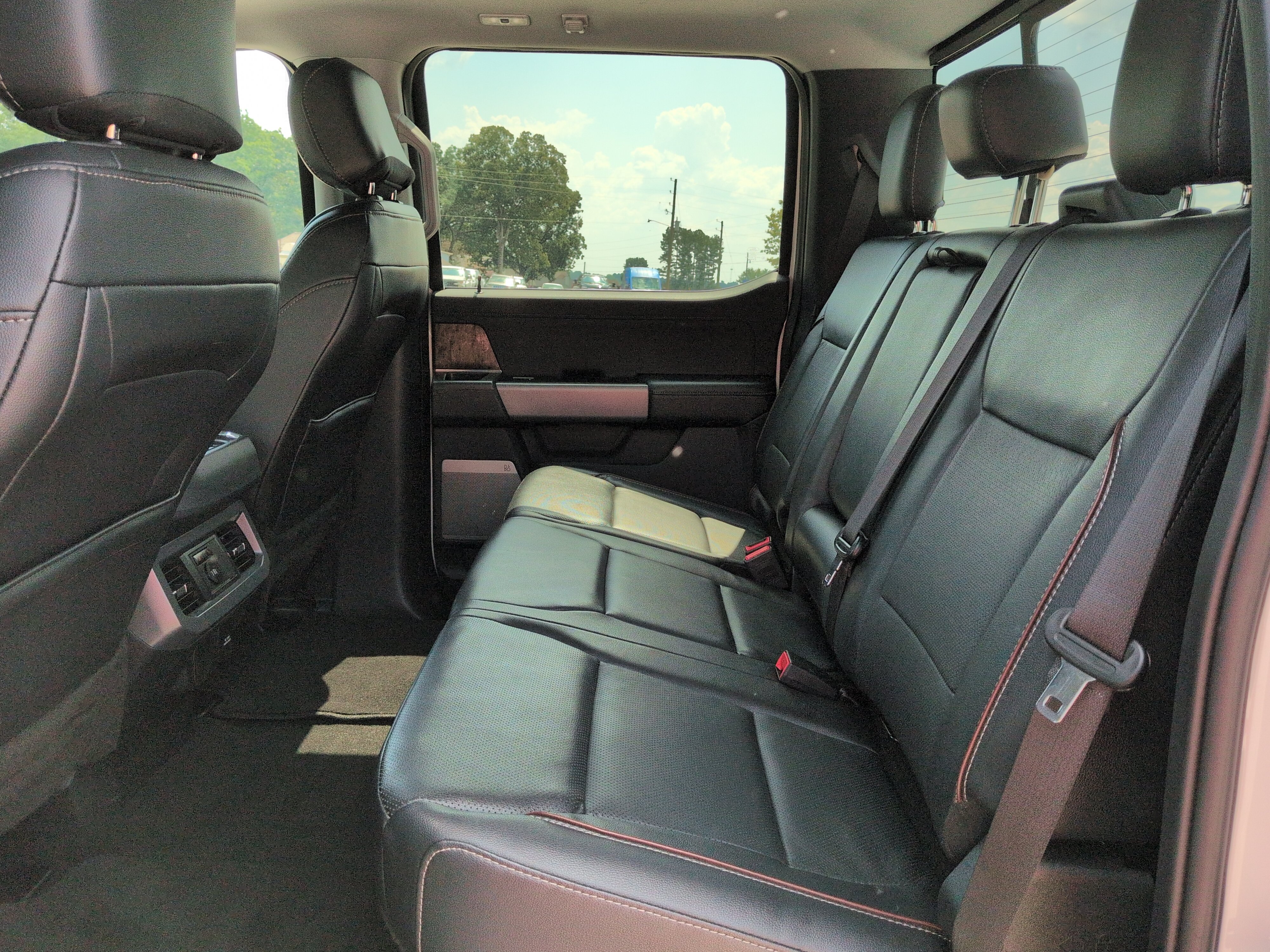 Certified 2024 Ford F250 Lariat w/ Lariat Ultimate Package AWD/4WD image 12