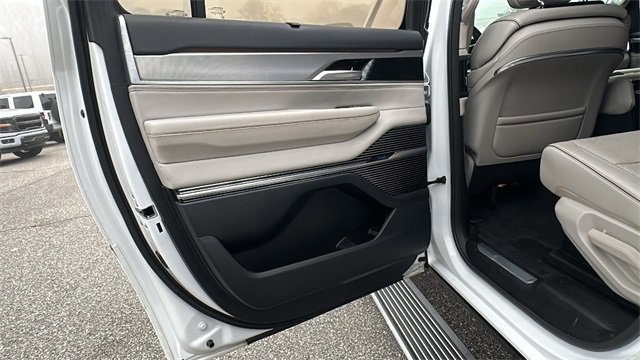 Used 2023 Jeep Grand Wagoneer L Series II w/ Premium Group II image 20