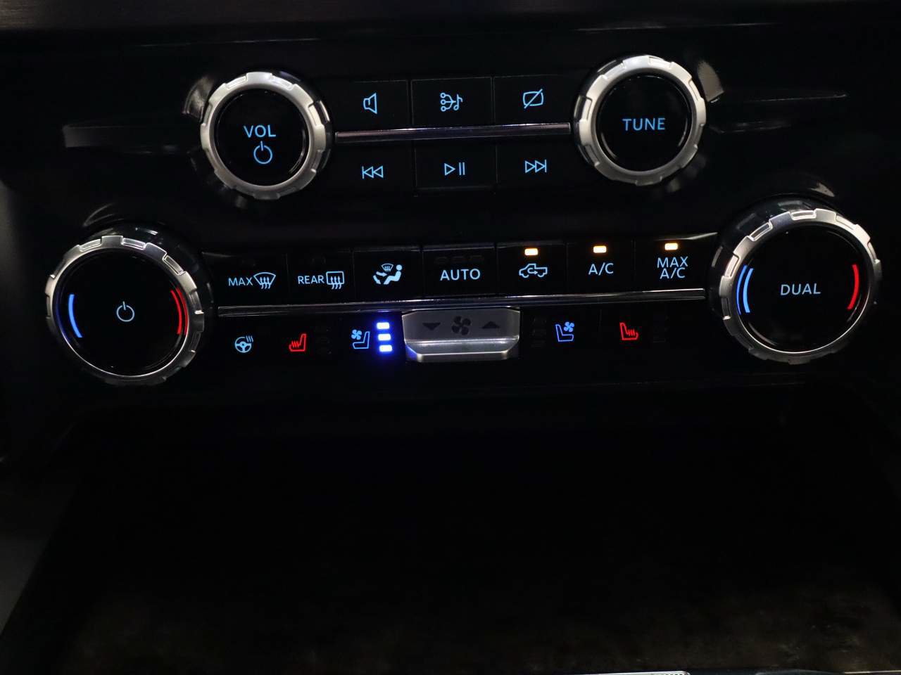 Certified 2024 Ford F250 Lariat w/ Sport Appearance Package AWD/4WD image 12