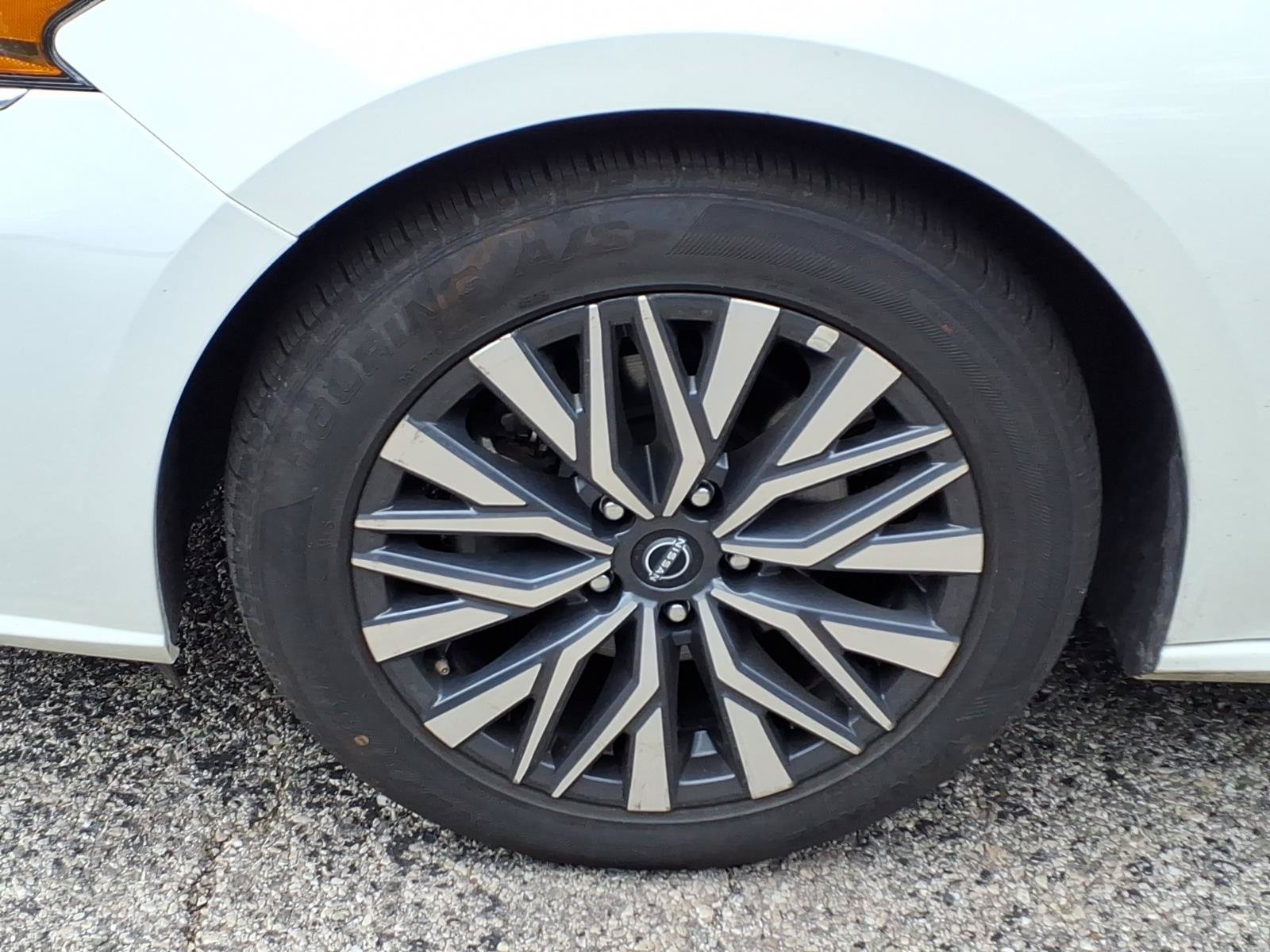 Used 2025 Nissan Altima 2.5 SV FWD image 31