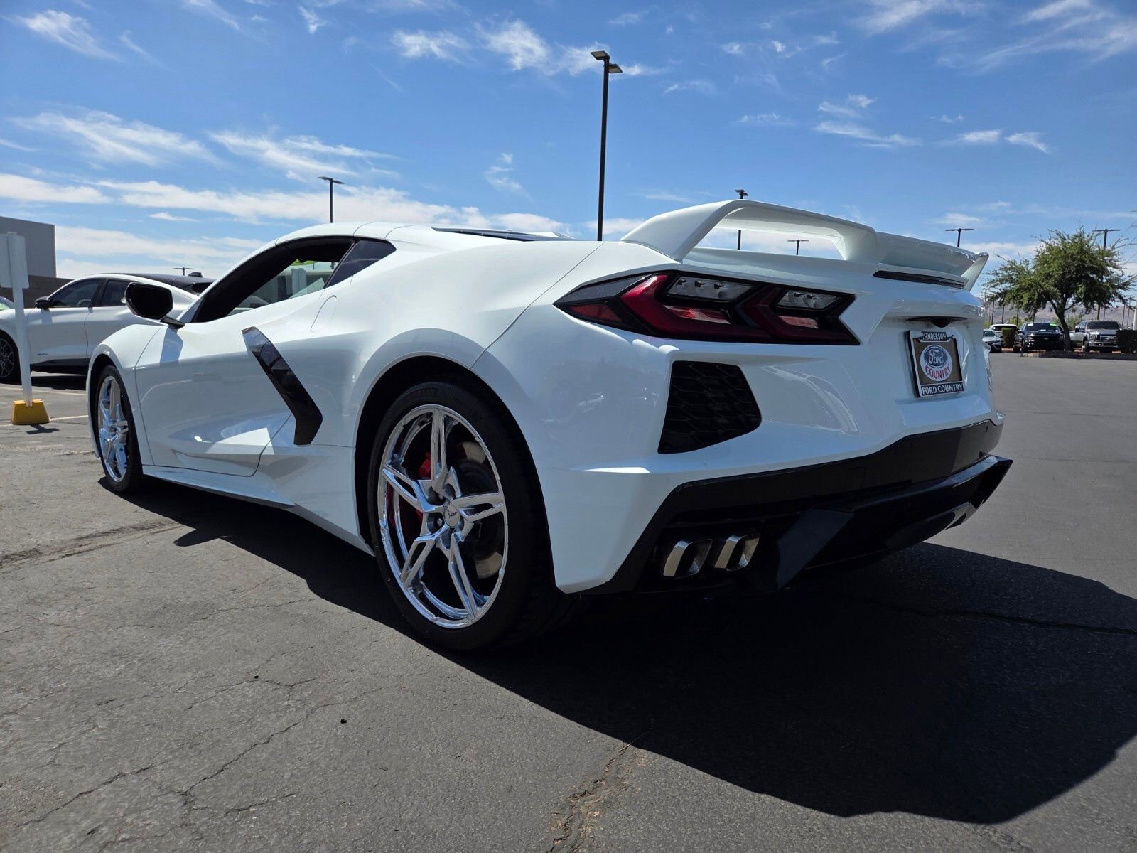 Used 2021 Chevrolet Corvette Stingray Preferred Cpe w/ Z51 Performance Package RWD image 4