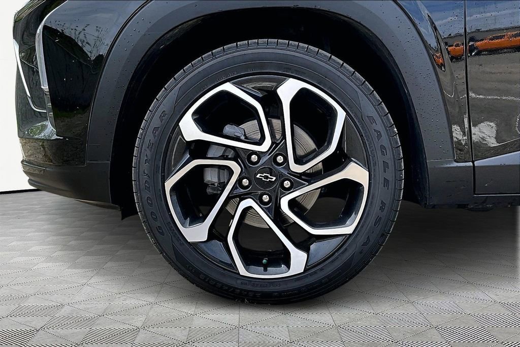 Used 2024 Chevrolet Trax RS w/ Driver Confidence Package FWD image 11