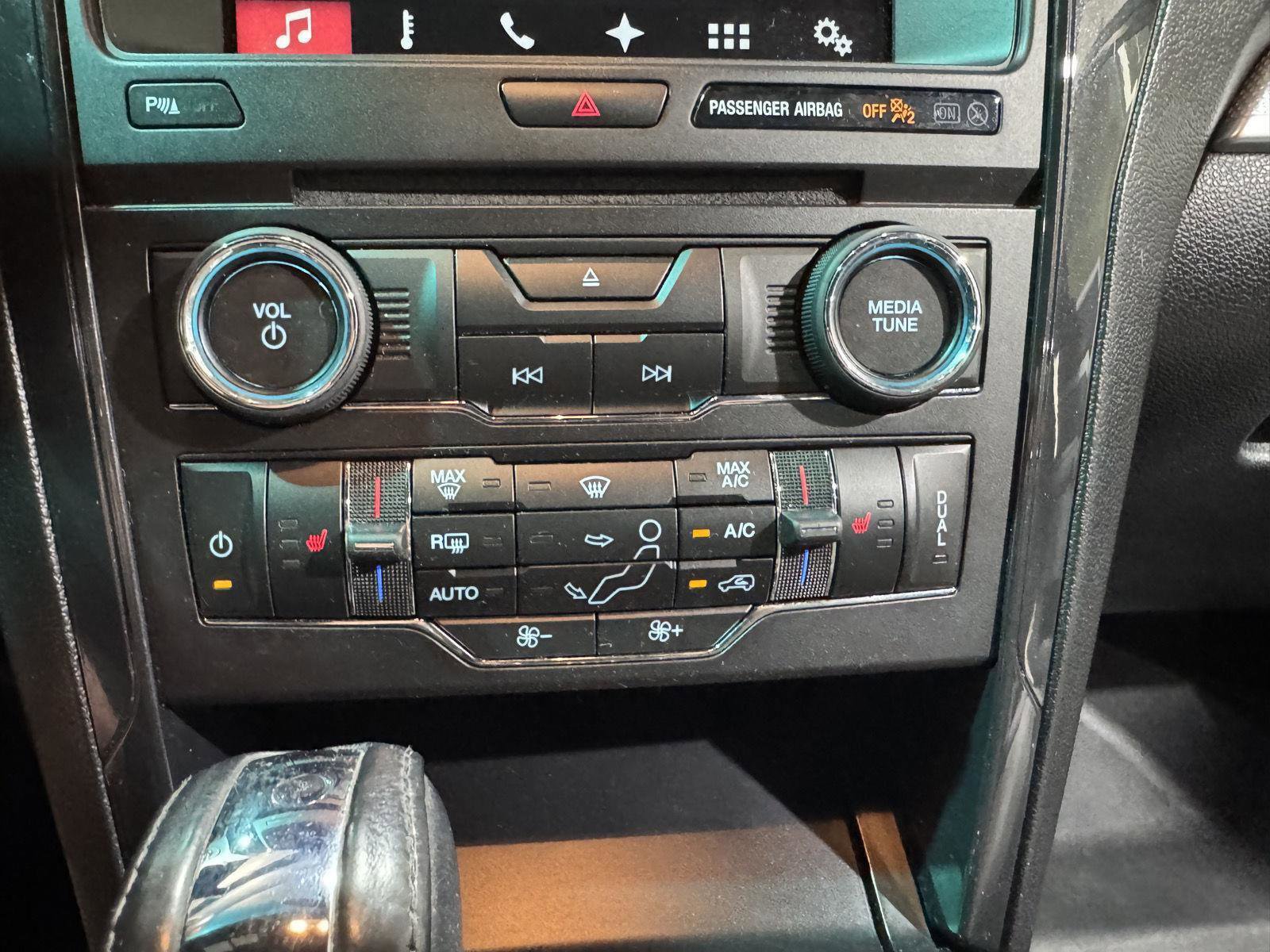 Certified 2017 Ford Explorer XLT w/ Equipment Group 202A FWD image 31