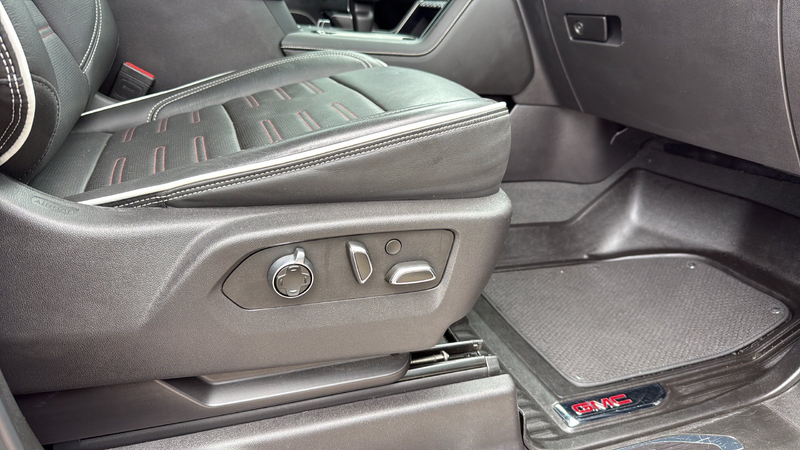 Used 2024 GMC Sierra 1500 AT4X AWD/4WD image 24