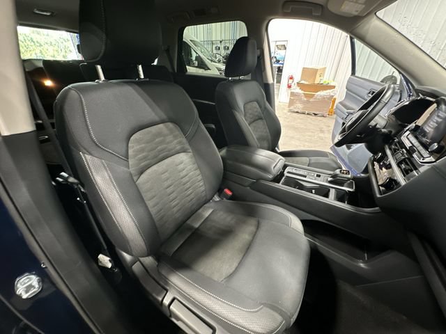 Used 2025 Nissan Pathfinder SV FWD image 32