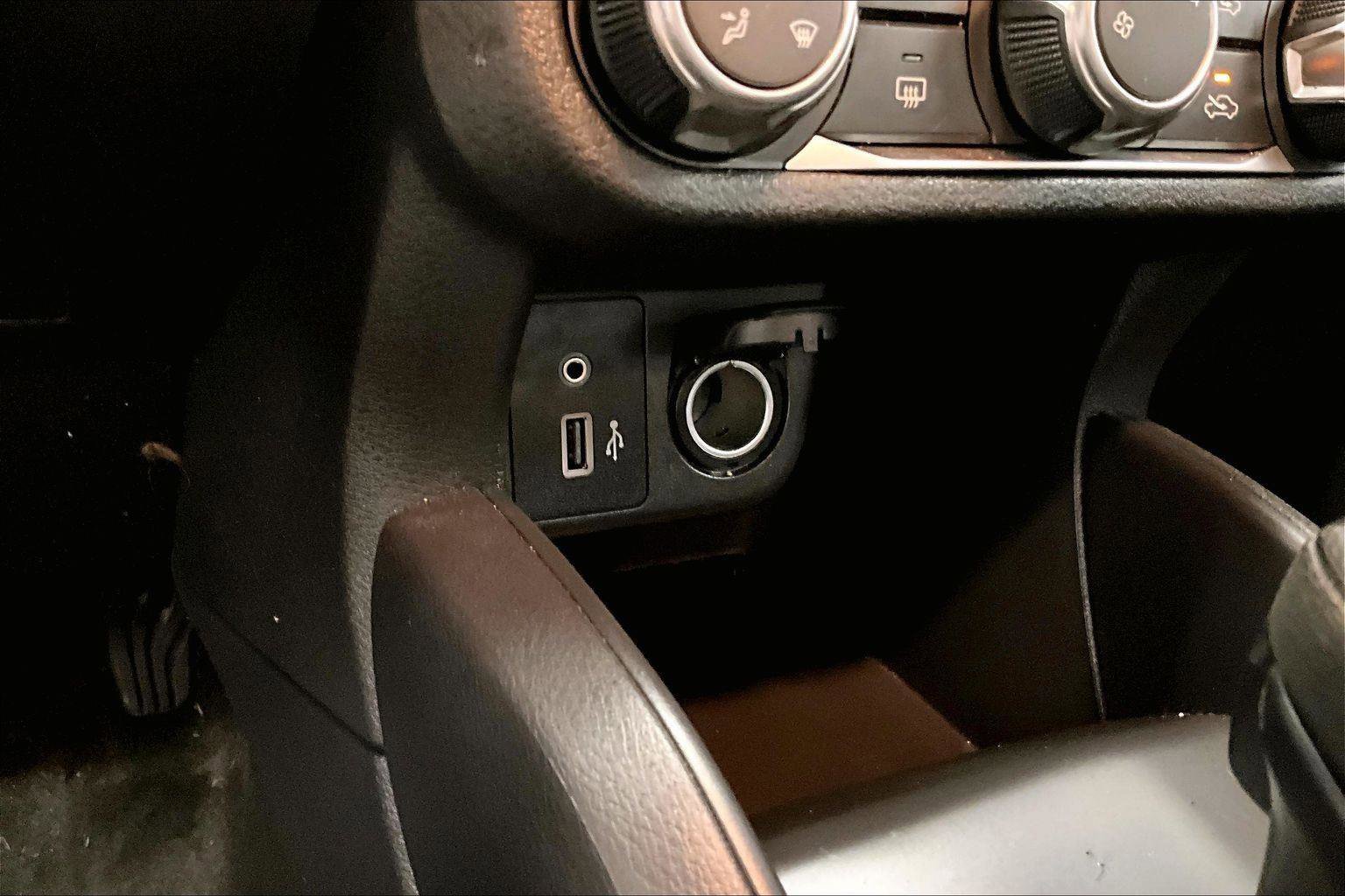 Used 2024 Nissan Versa S w/ Trunk Package image 31