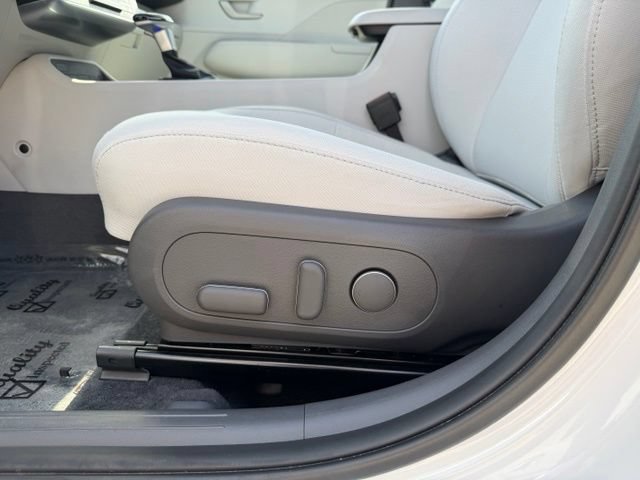 Used 2025 Hyundai Kona SEL FWD image 9