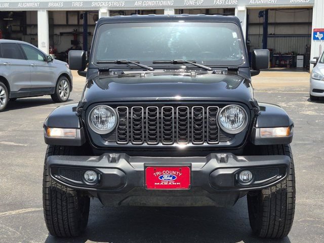 Used 2025 Jeep Gladiator Mojave AWD/4WD image 2