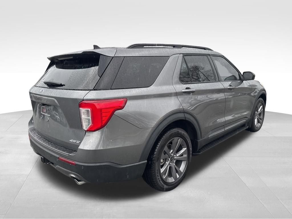 Certified 2022 Ford Explorer XLT w/ Equipment Group 202A image 6