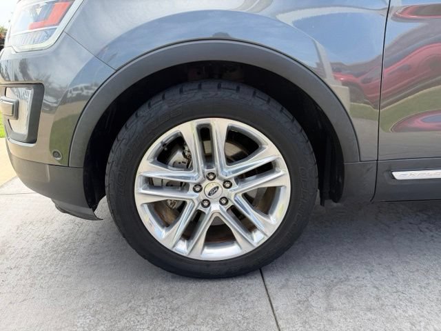 Certified 2017 Ford Explorer Limited w/ Equipment Group 301A FWD image 4
