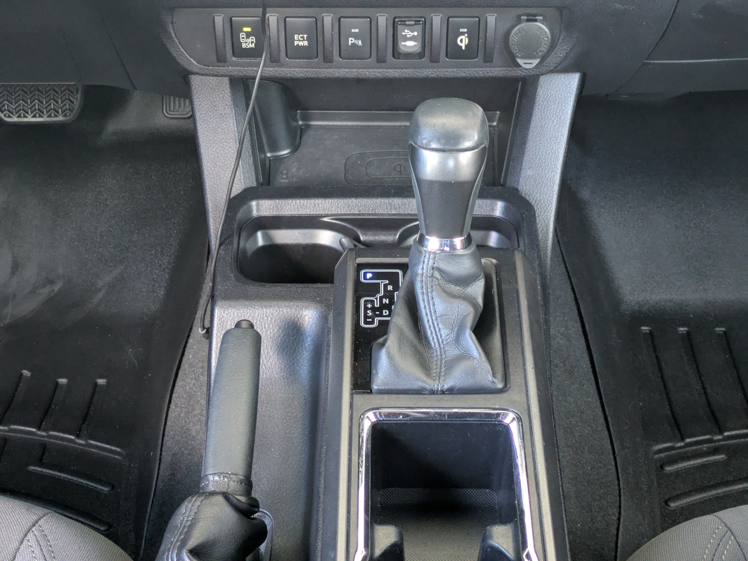 Used 2017 Toyota Tacoma TRD Sport w/ Premium & Technology Package RWD image 19