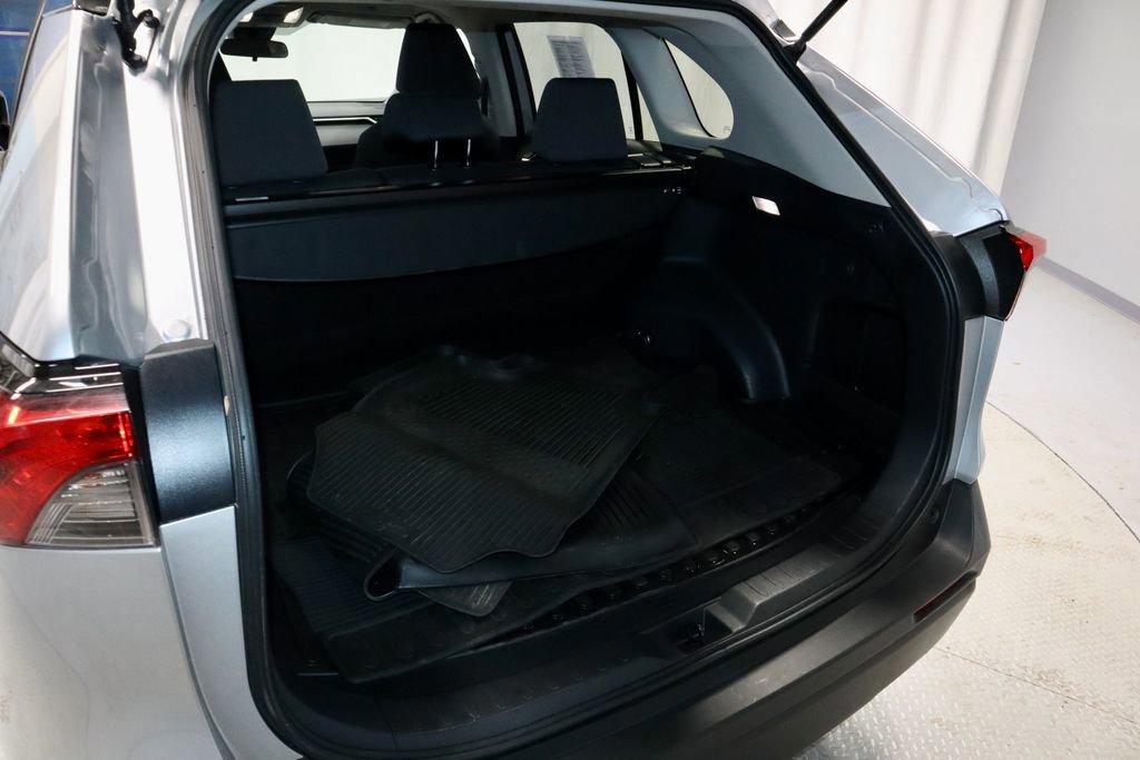 Used 2025 Toyota RAV4 XLE AWD/4WD image 12