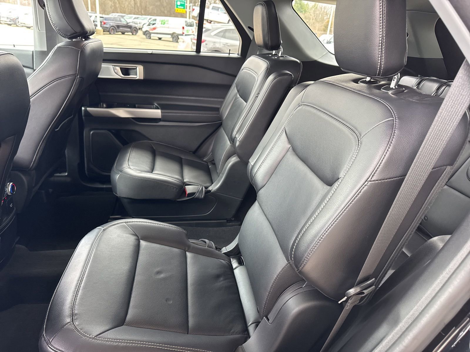 Certified 2024 Ford Explorer Limited w/ Limited Technology Package image 40