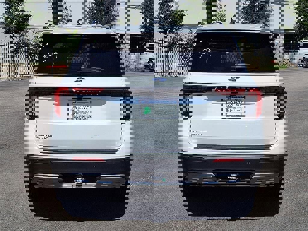 Certified 2025 Ford Explorer Active w/ Active Comfort Package image 3