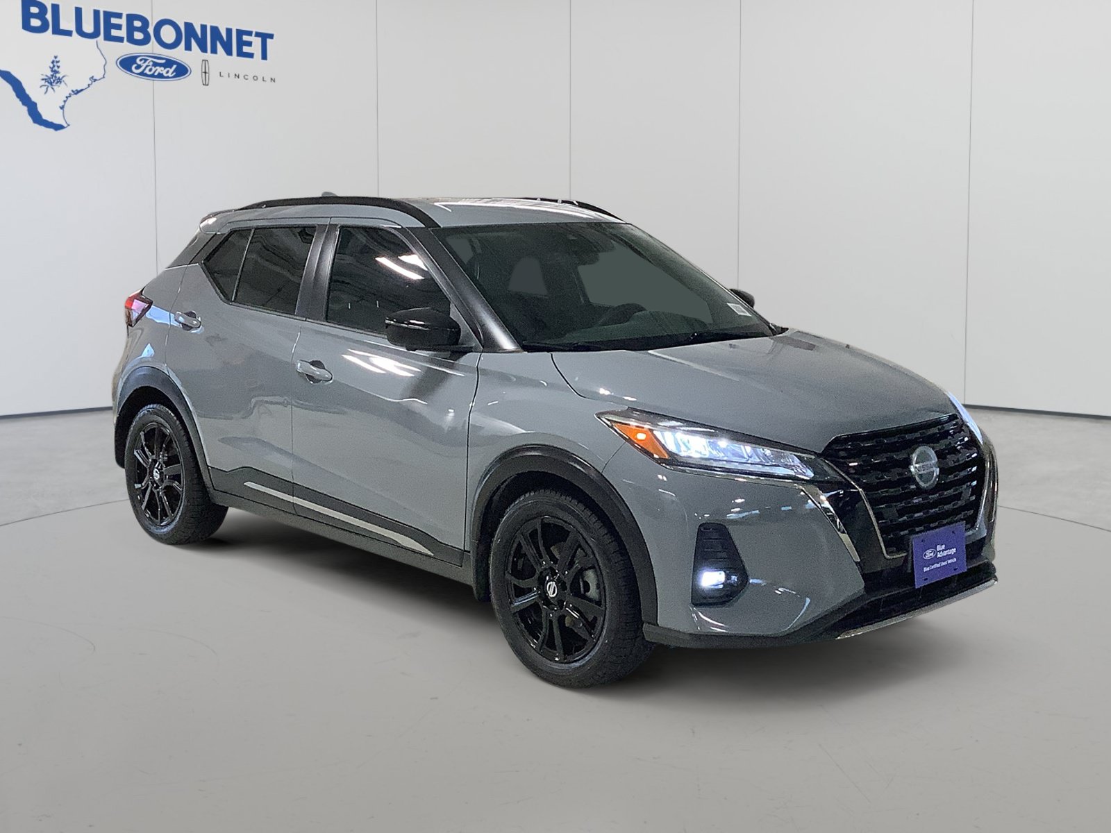 Used 2021 Nissan Kicks SR w/ SR Premium Package FWD image 3