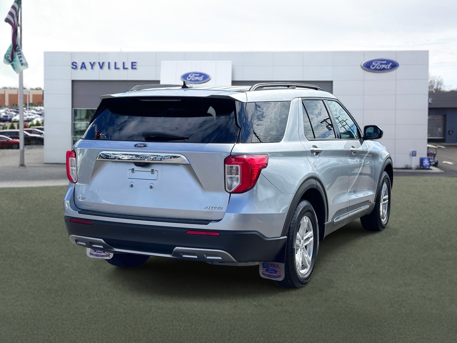 Certified 2022 Ford Explorer XLT w/ Equipment Group 202A AWD/4WD image 5