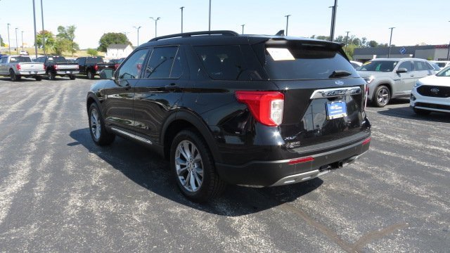 Certified 2022 Ford Explorer XLT w/ Equipment Group 202A image 3