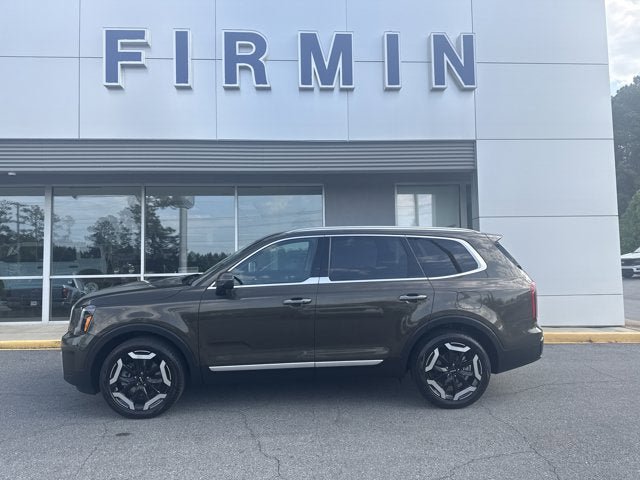 Used 2025 Kia Telluride S