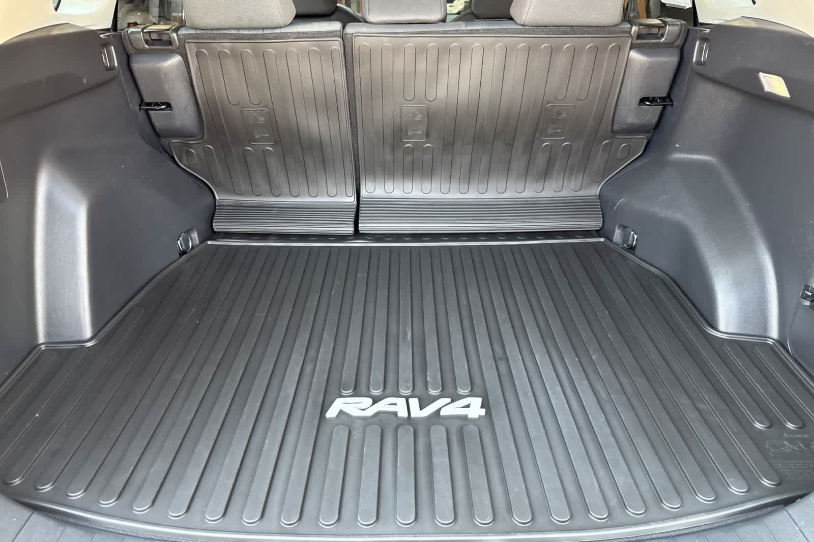 Used 2025 Toyota RAV4 XLE w/ Convenience Package AWD/4WD image 15