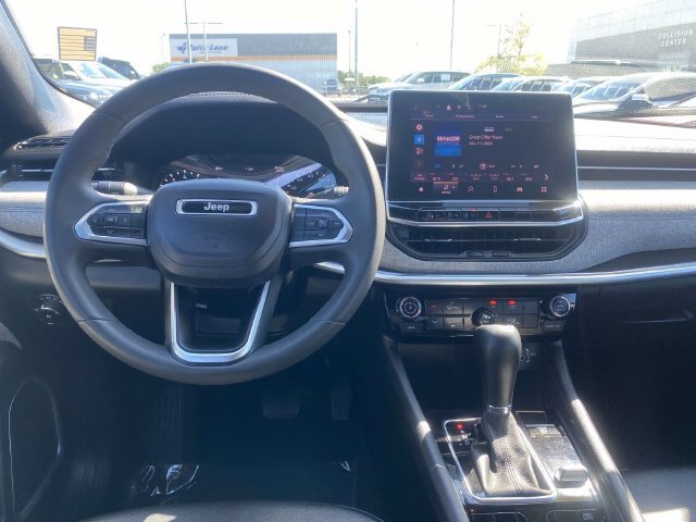 Used 2024 Jeep Compass Latitude AWD/4WD image 12