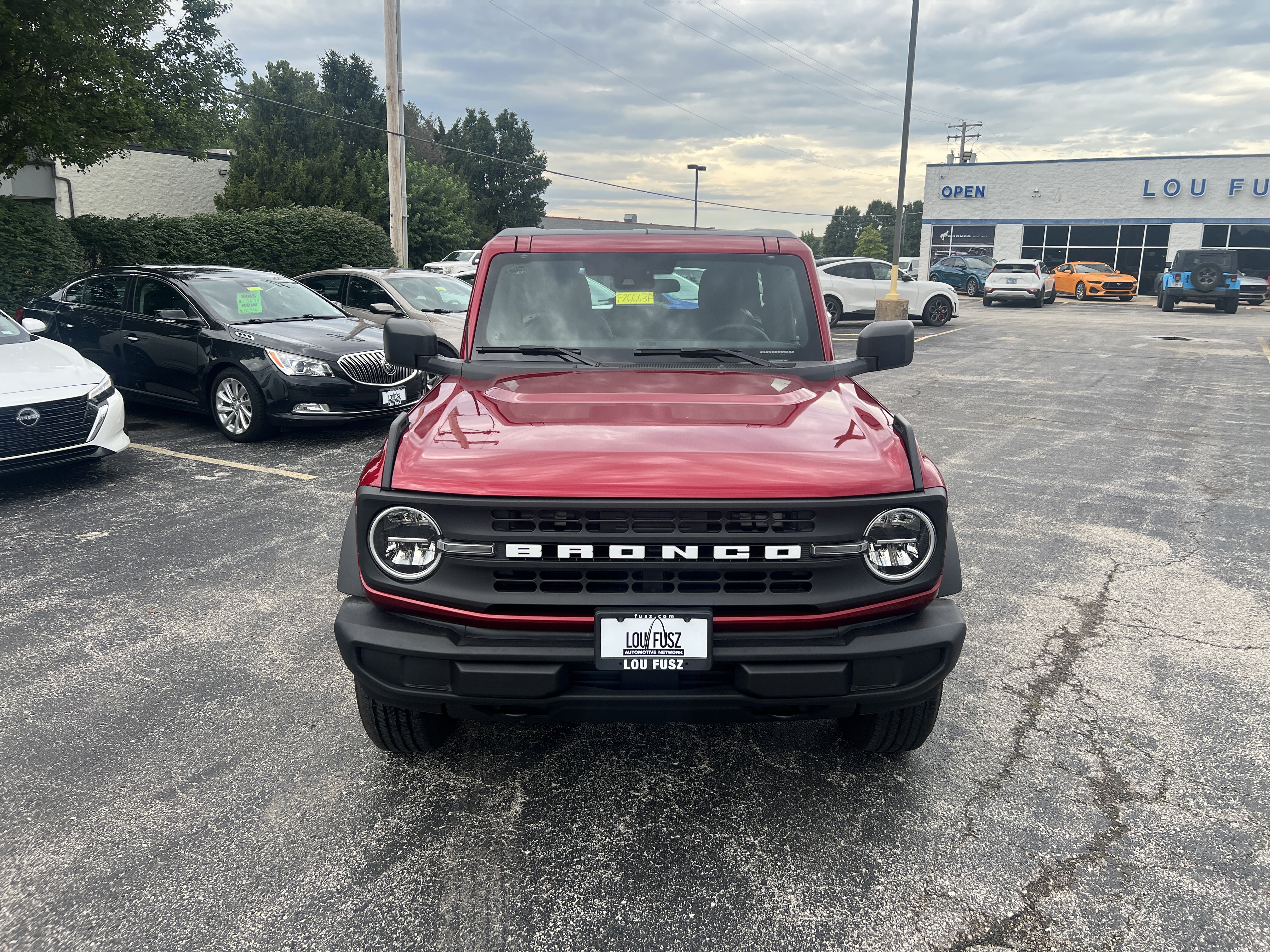 Certified 2025 Ford Bronco 2-Door AWD/4WD image 3