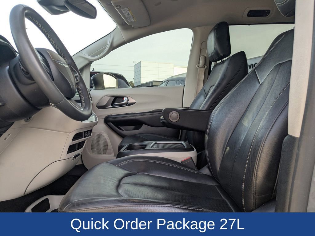 Used 2022 Chrysler Pacifica Touring-L image 14