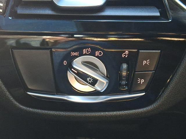 Used 2021 BMW 530i xDrive w/ Convenience Package image 27