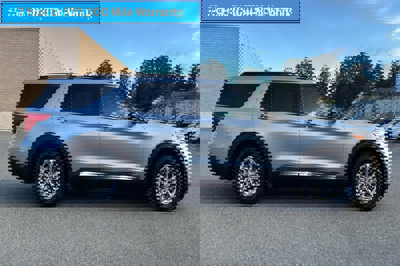 Certified 2022 Ford Explorer XLT w/ Equipment Group 202A image 3