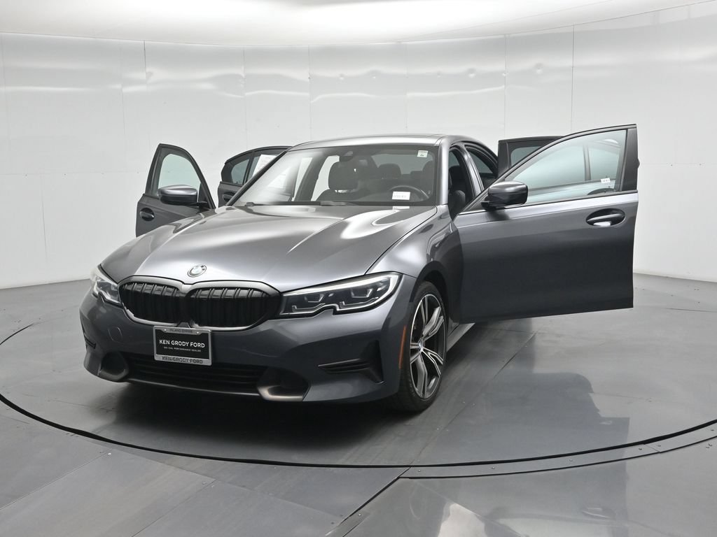 Used 2021 BMW 330i Sedan w/ Convenience Package RWD image 30