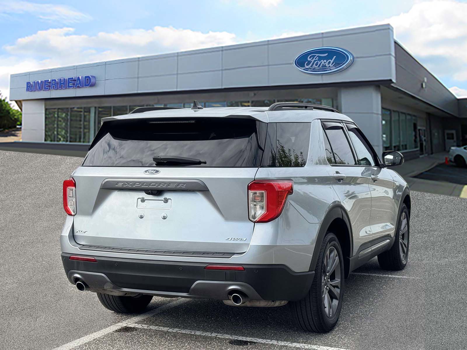 Certified 2022 Ford Explorer XLT w/ Equipment Group 202A image 3