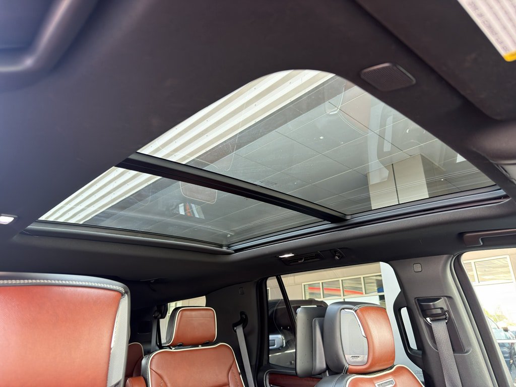 Used 2023 GMC Yukon Denali Ultimate AWD/4WD image 13