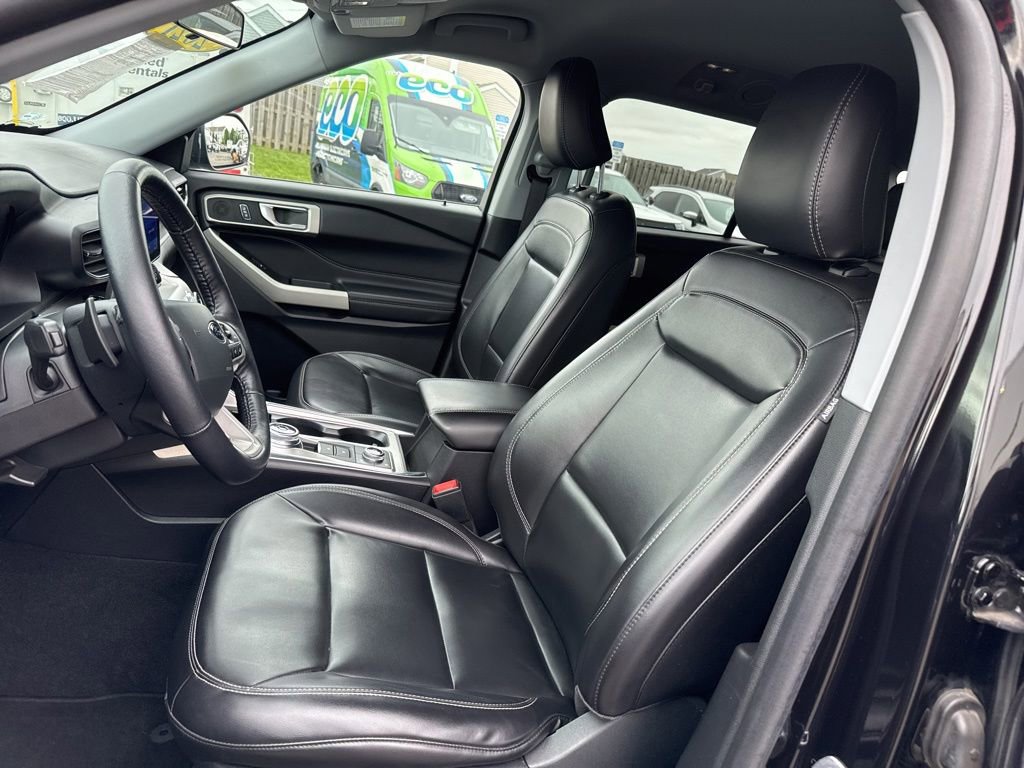 Certified 2021 Ford Explorer XLT w/ Equipment Group 202A AWD/4WD image 4