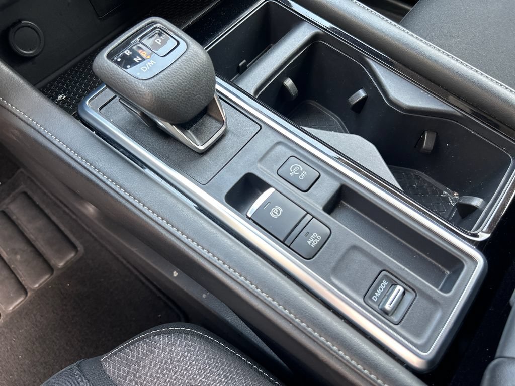 Used 2025 Nissan Pathfinder SV FWD image 21