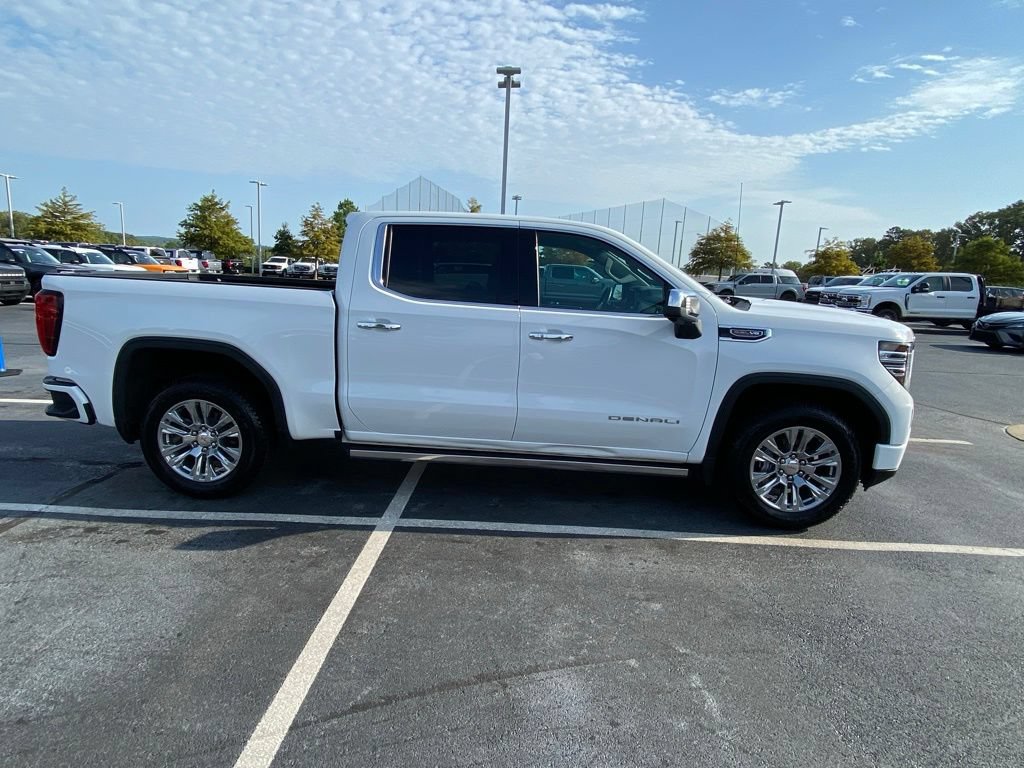 Used 2023 GMC Sierra 1500 Denali w/ Technology Package AWD/4WD image 8