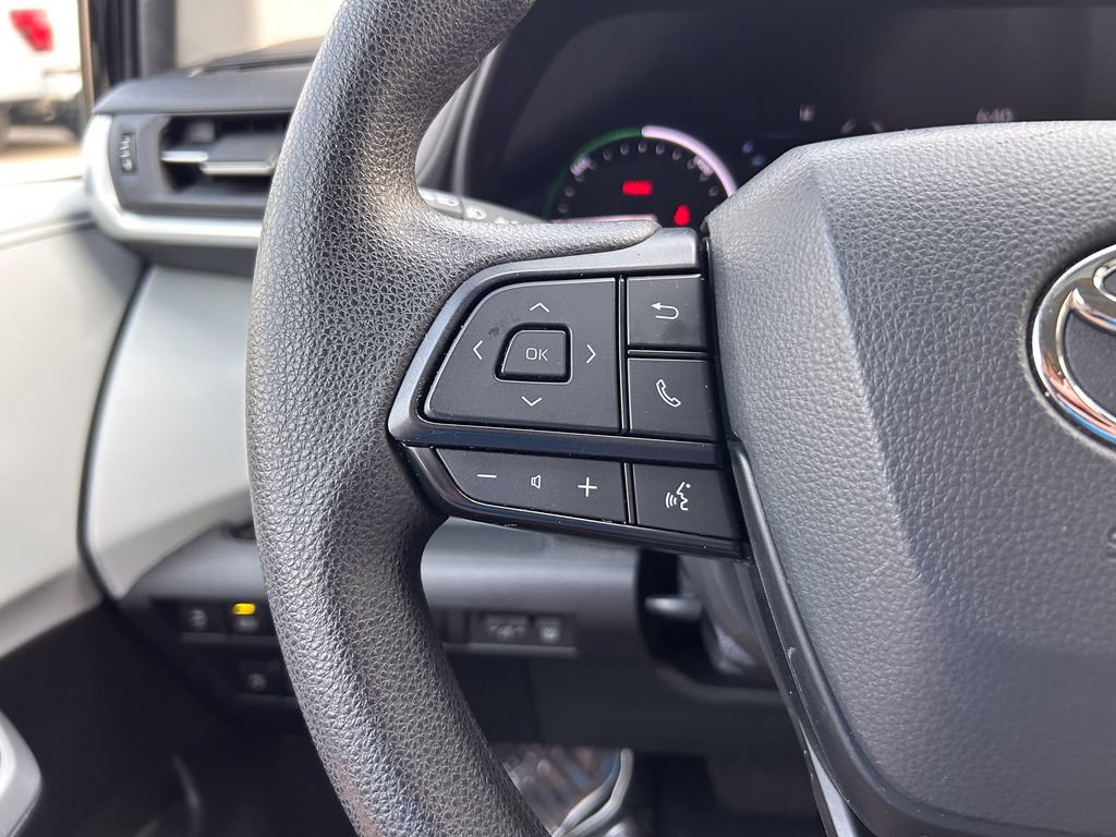 Used 2025 Toyota Sienna LE FWD image 30