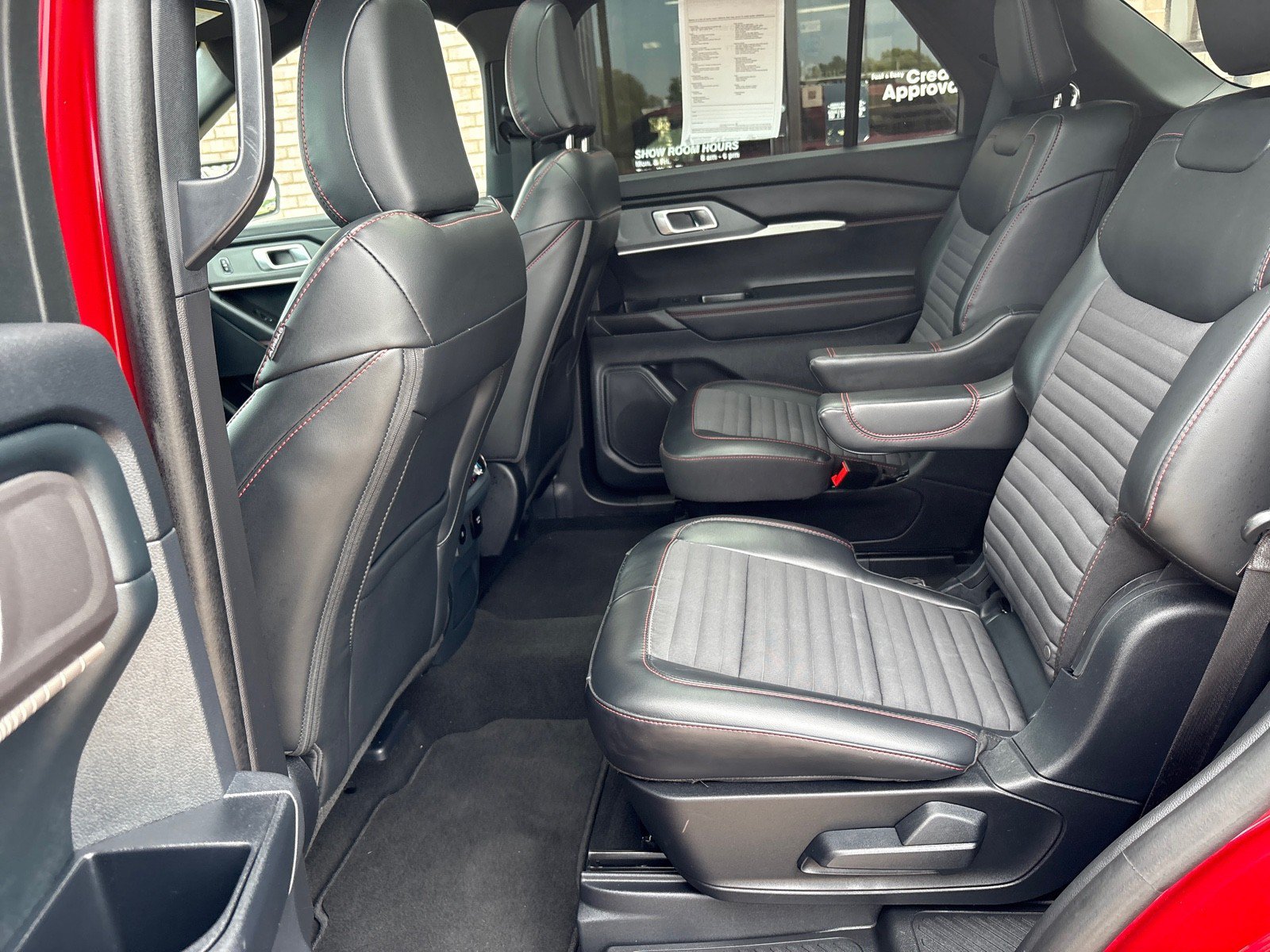 Certified 2025 Ford Explorer ST-Line w/ Premium Package AWD/4WD image 4