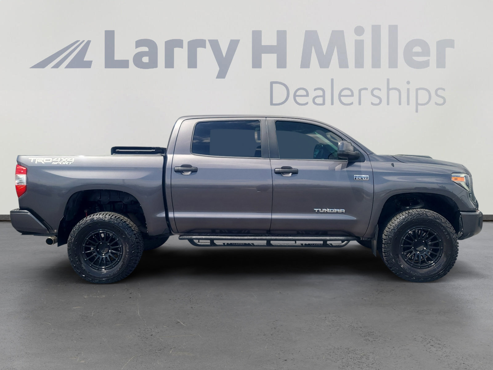 Used 2018 Toyota Tundra SR5 AWD/4WD image 6