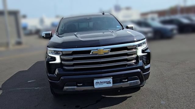 Used 2022 Chevrolet Silverado 1500 High Country w/ Z71 Off-Road Package AWD/4WD image 4