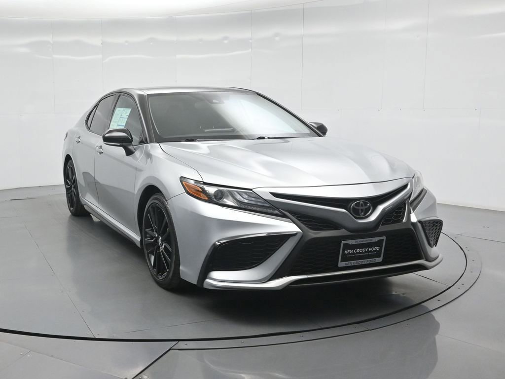 Used 2022 Toyota Camry XSE image 6