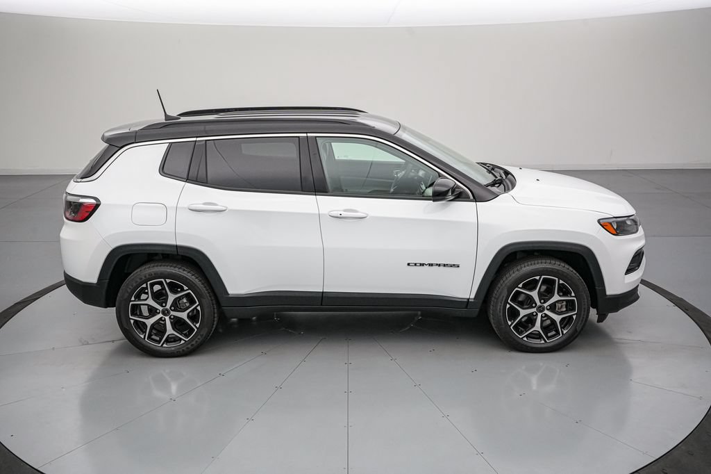 Used 2025 Jeep Compass Limited AWD/4WD image 3