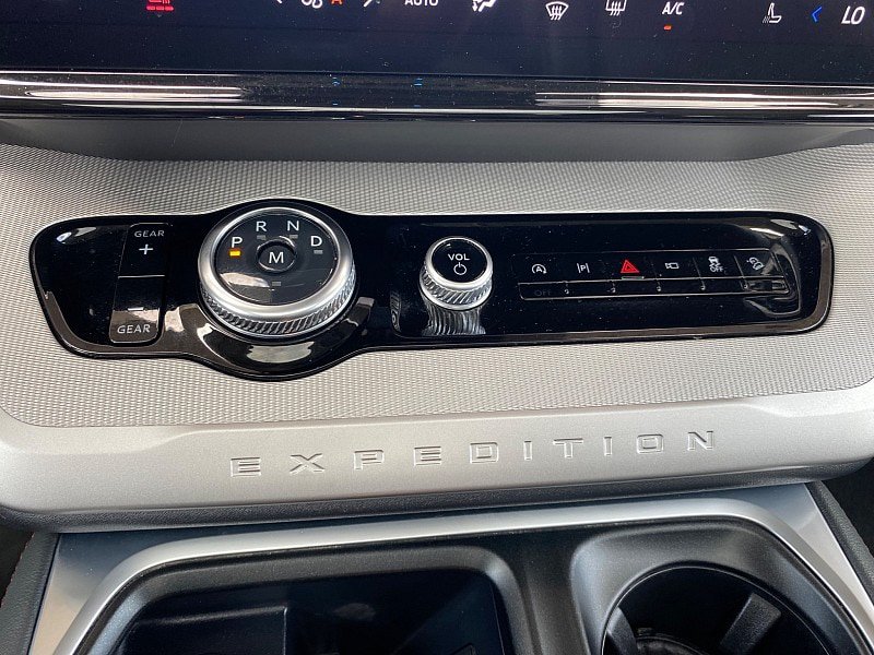 Certified 2025 Ford Expedition Active AWD/4WD image 54