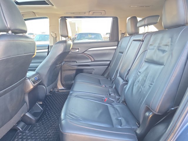 Used 2019 Toyota Highlander XLE image 27