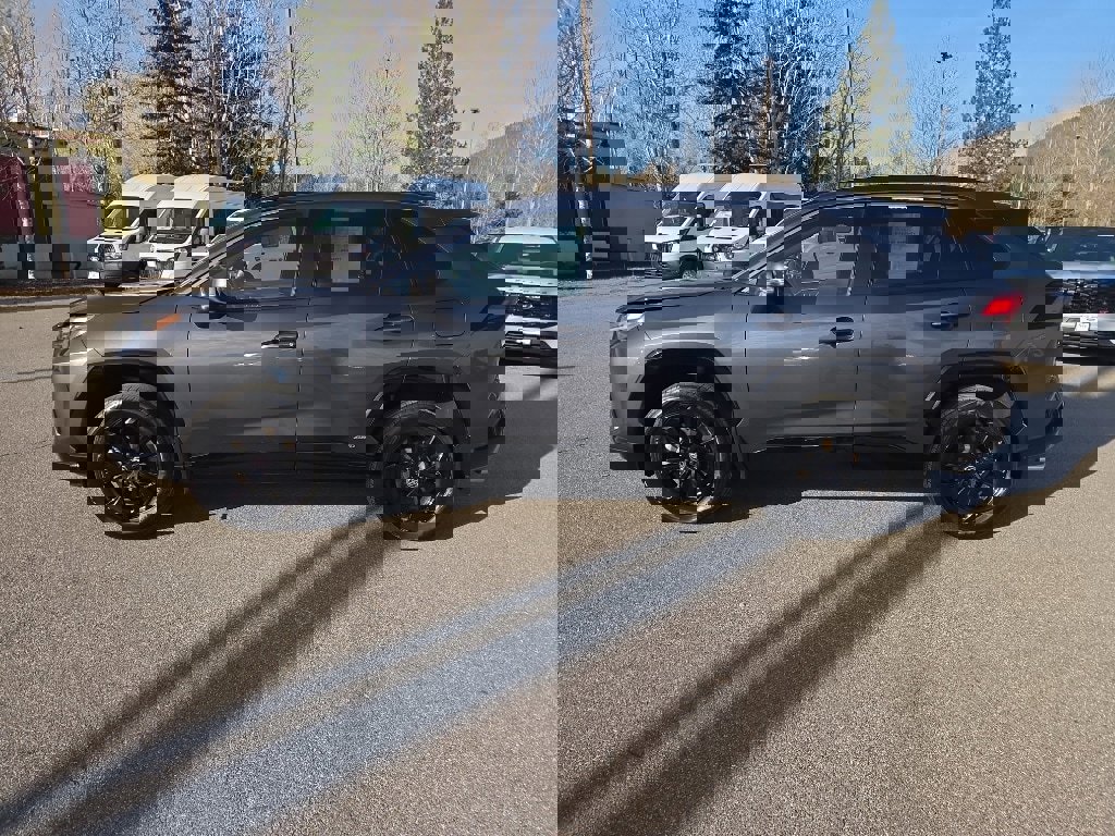 Used 2024 Toyota RAV4 SE w/ Weather Package image 5