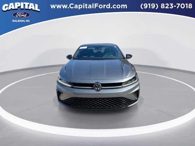 Used 2025 Volkswagen Jetta Sport FWD image 3